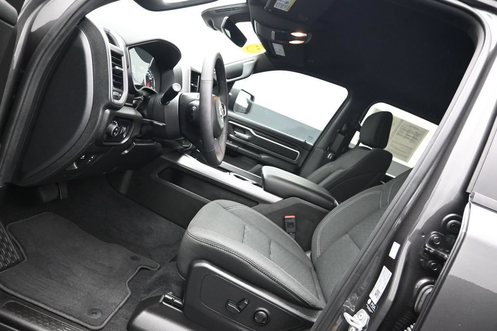 Used 2025 RAM 1500 Big Horn AWD/4WD image 11