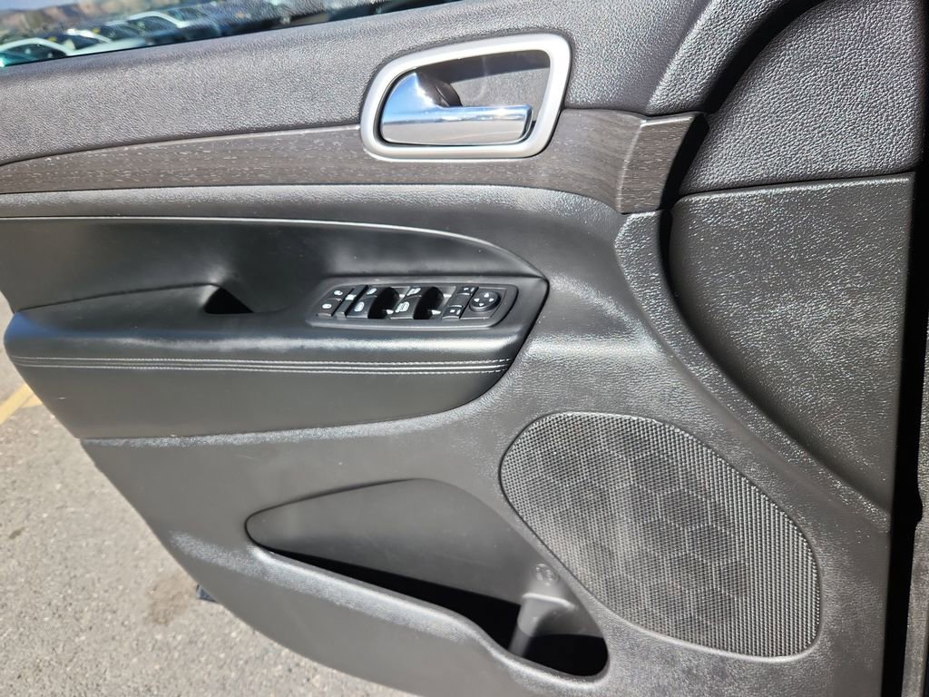 Used 2017 Jeep Grand Cherokee Altitude image 9