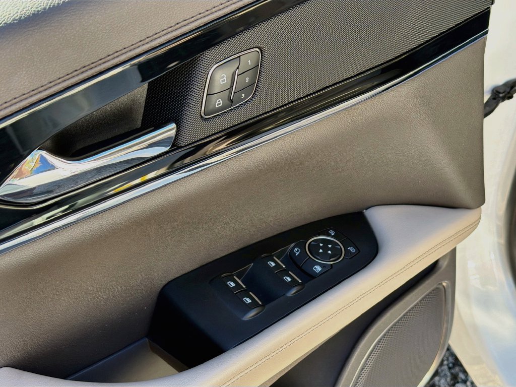 Used 2023 Lincoln Nautilus Reserve AWD/4WD image 20