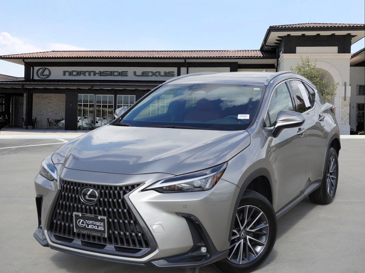 Used 2025 Lexus NX 250 FWD w/ Towing Package (2000 Lbs) image 1