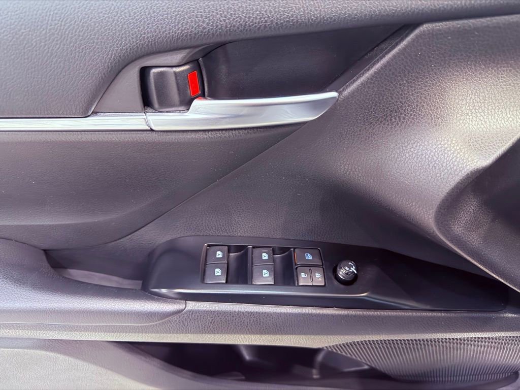 Used 2018 Toyota Camry SE image 16