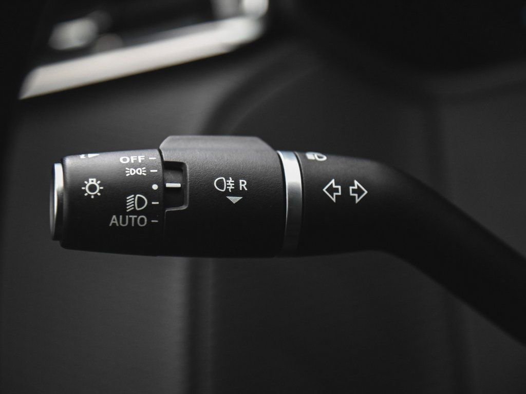 Used 2023 Land Rover Range Rover Velar S image 25