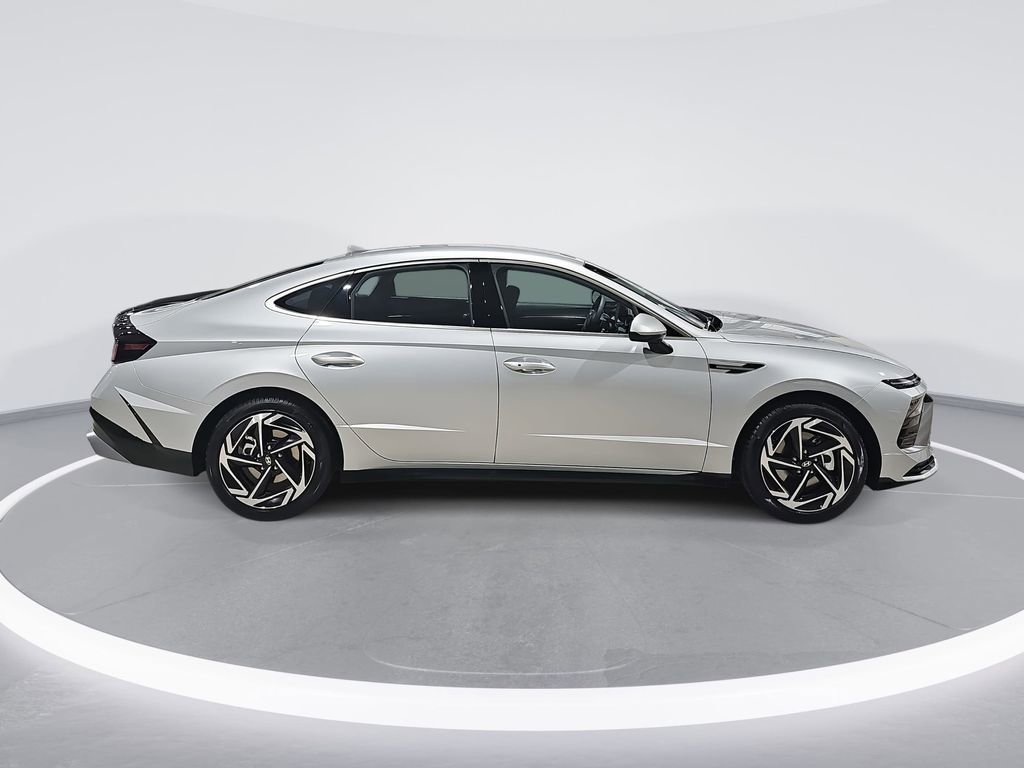 New 2026 Hyundai Sonata SEL FWD image 4
