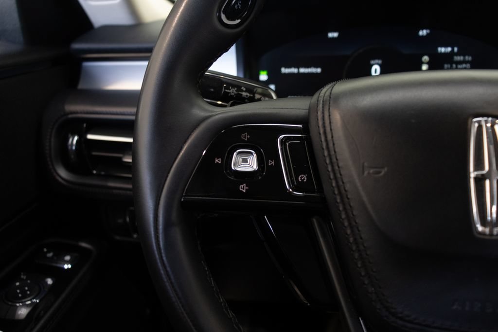 Used 2023 Lincoln Aviator AWD image 28