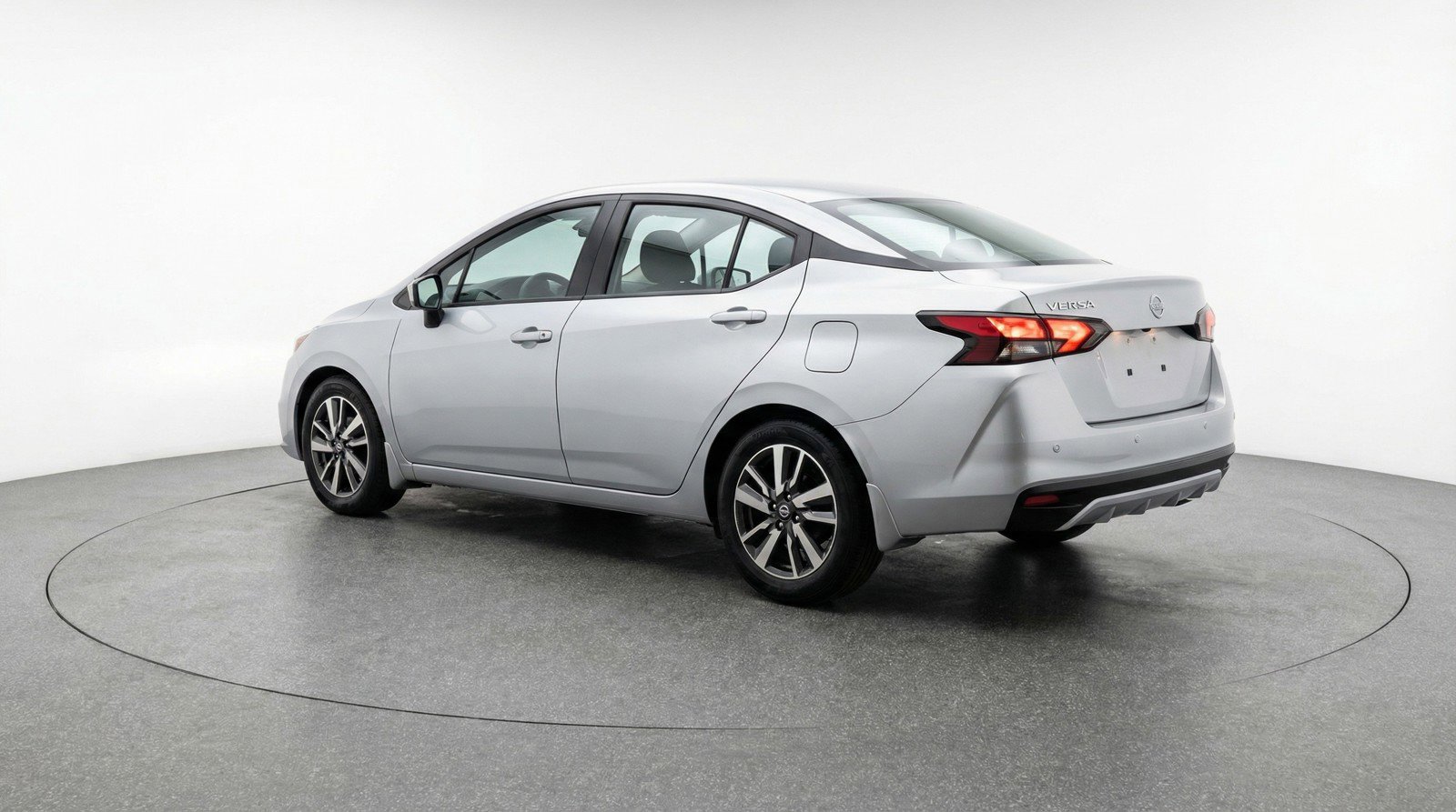 Used 2025 Nissan Versa SV image 6