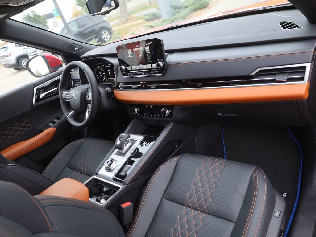 New 2025 Mitsubishi Outlander SEL image 18