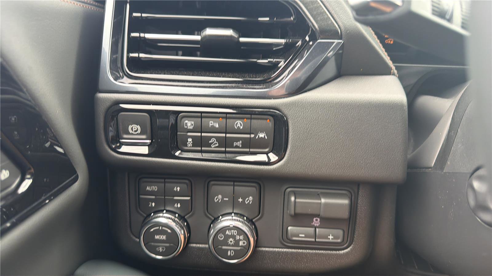 New 2026 GMC Yukon AT4 w/ AT4 Premium Plus Package image 13