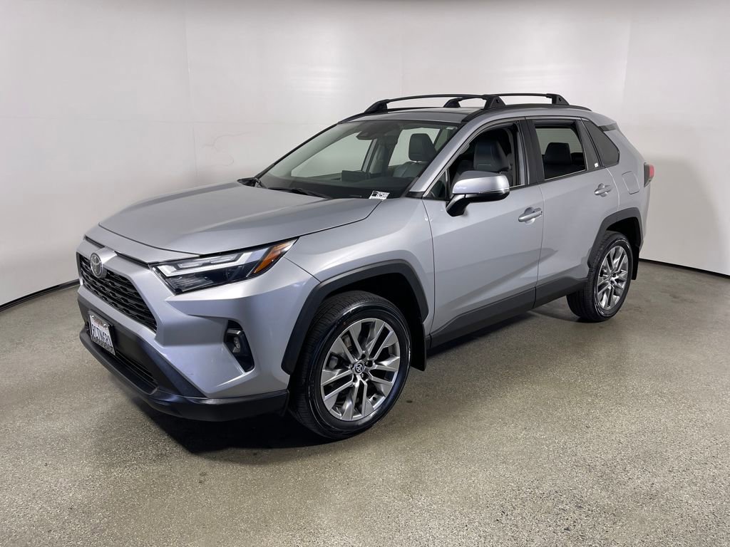 Used 2022 Toyota RAV4 XLE Premium image 7