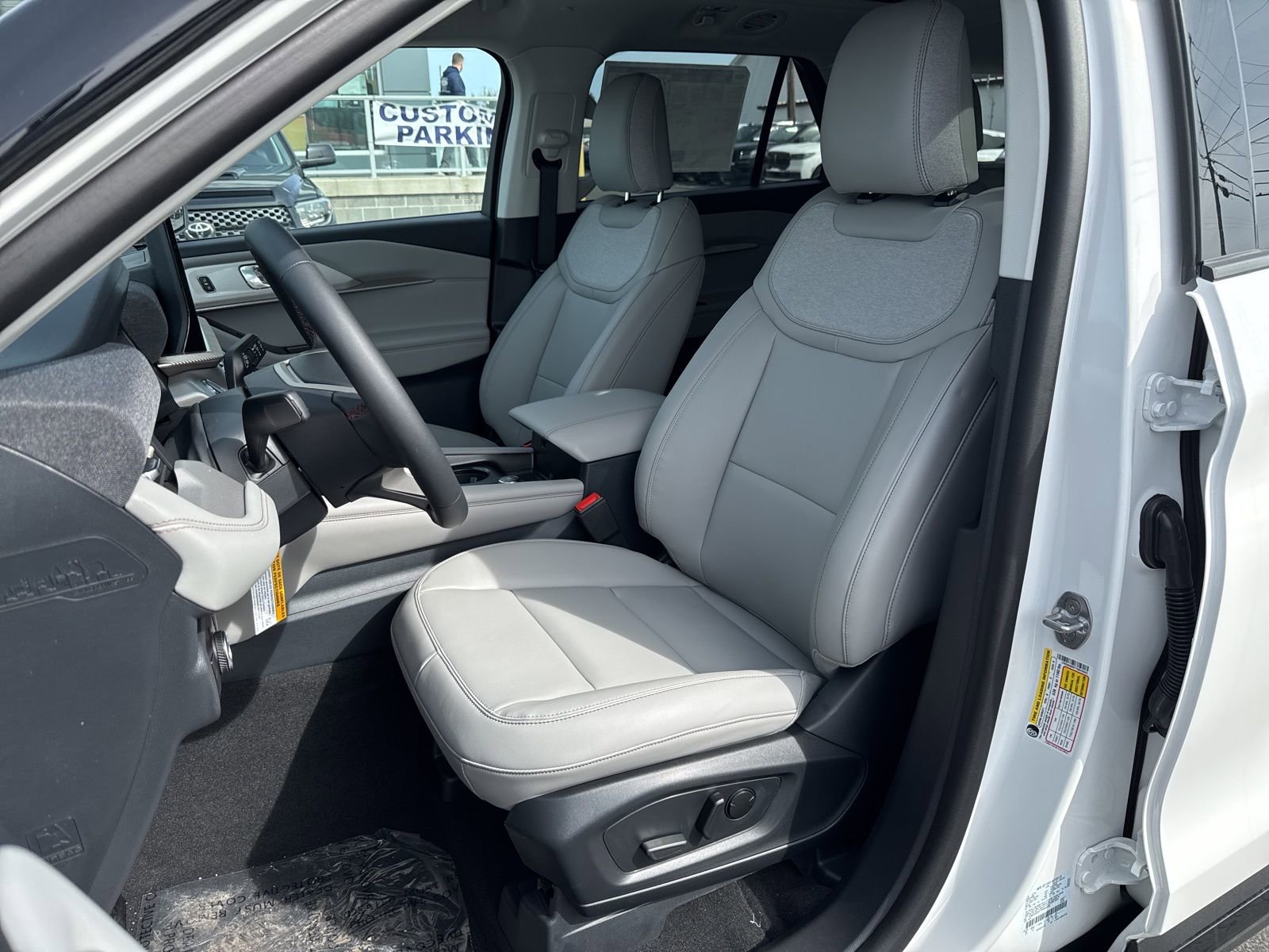 New 2026 Ford Explorer Active w/ Active Comfort Package image 2