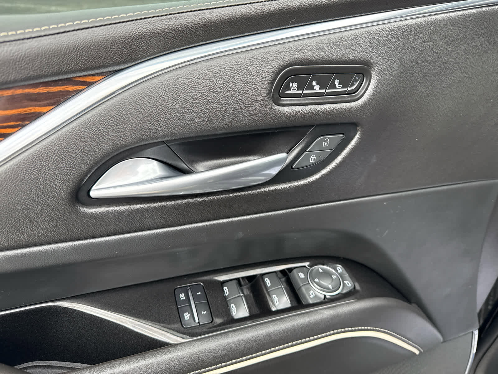 Certified 2021 Cadillac Escalade Premium Luxury w/ Driver Assist Tech Package AWD/4WD image 10