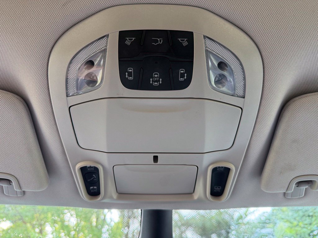 Used 2023 Chrysler Pacifica Limited FWD image 34