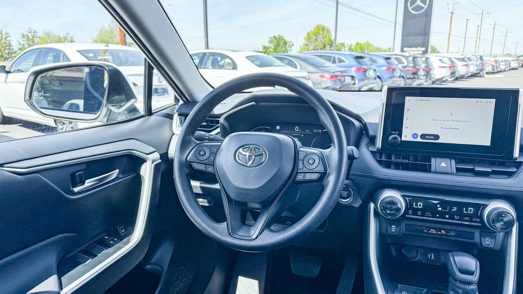 Used 2025 Toyota RAV4 XLE AWD/4WD image 16