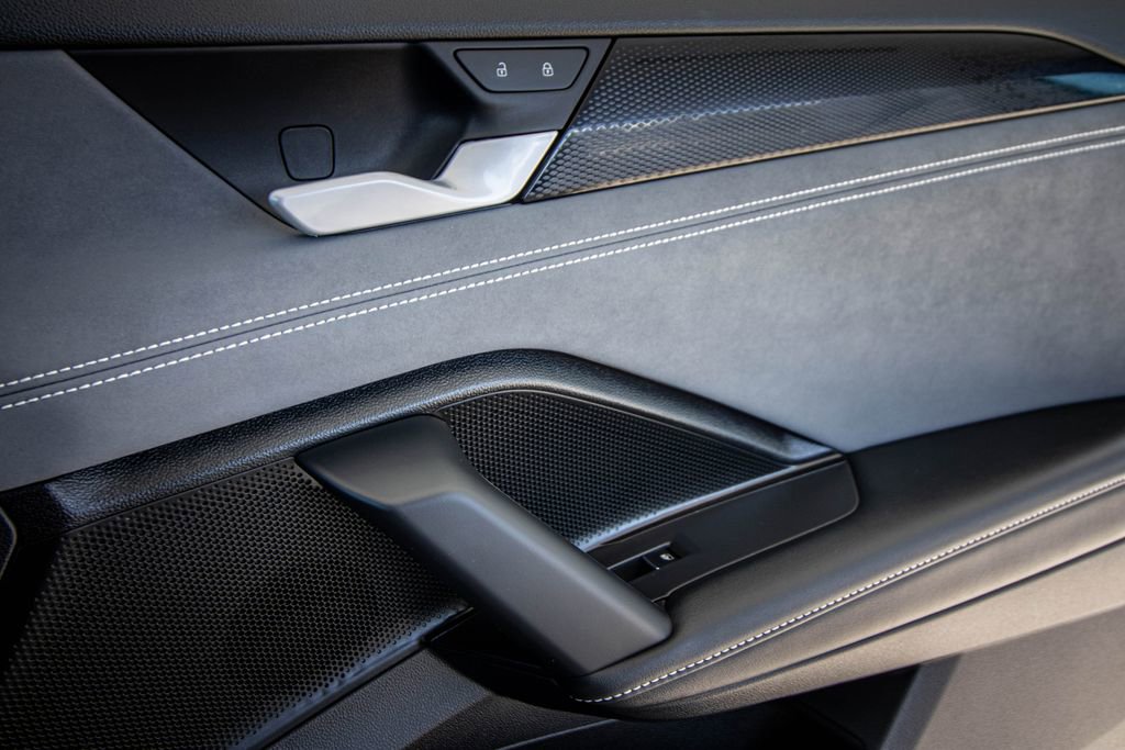 Certified 2025 Volkswagen Tiguan SE image 22