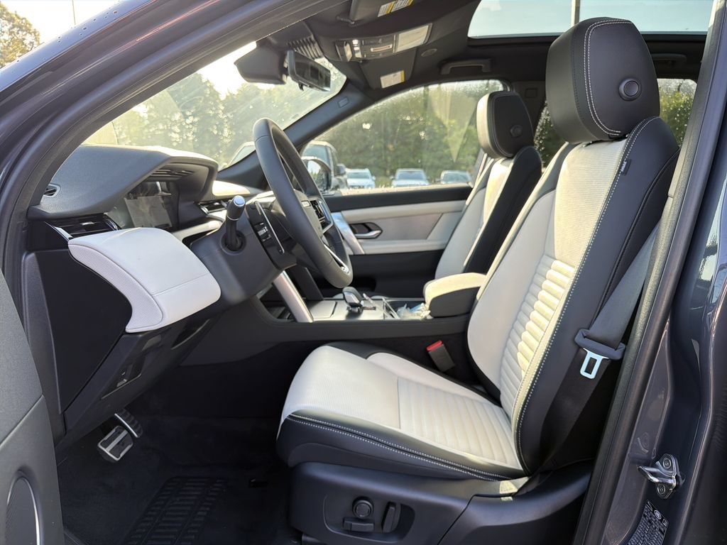 New 2026 Land Rover Discovery Sport Landmark AWD/4WD image 3