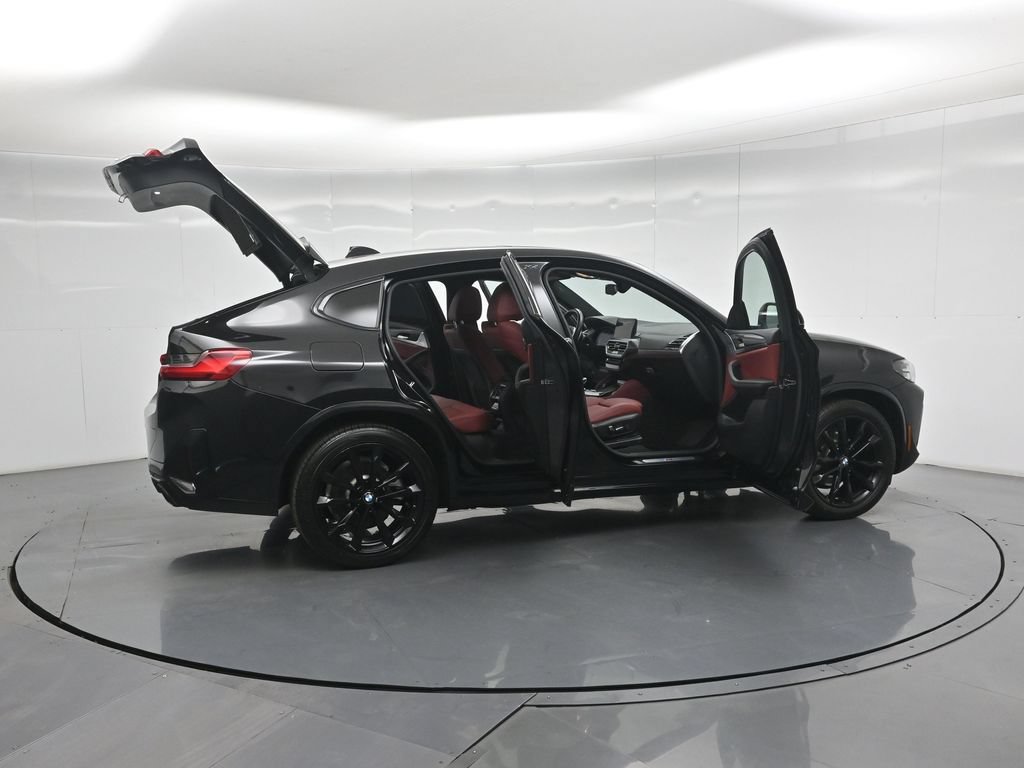 Used 2024 BMW X4 xDrive30i w/ M Sport Package AWD/4WD image 4