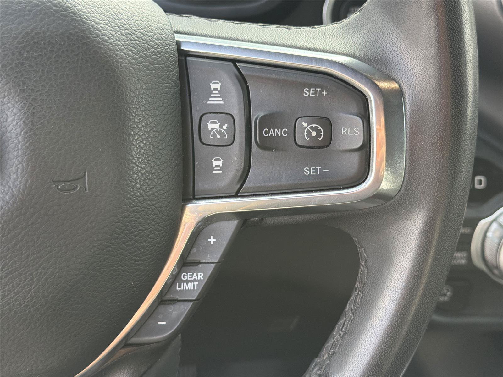 Used 2025 RAM 1500 Laramie w/ Sport Appearance Package AWD/4WD image 26