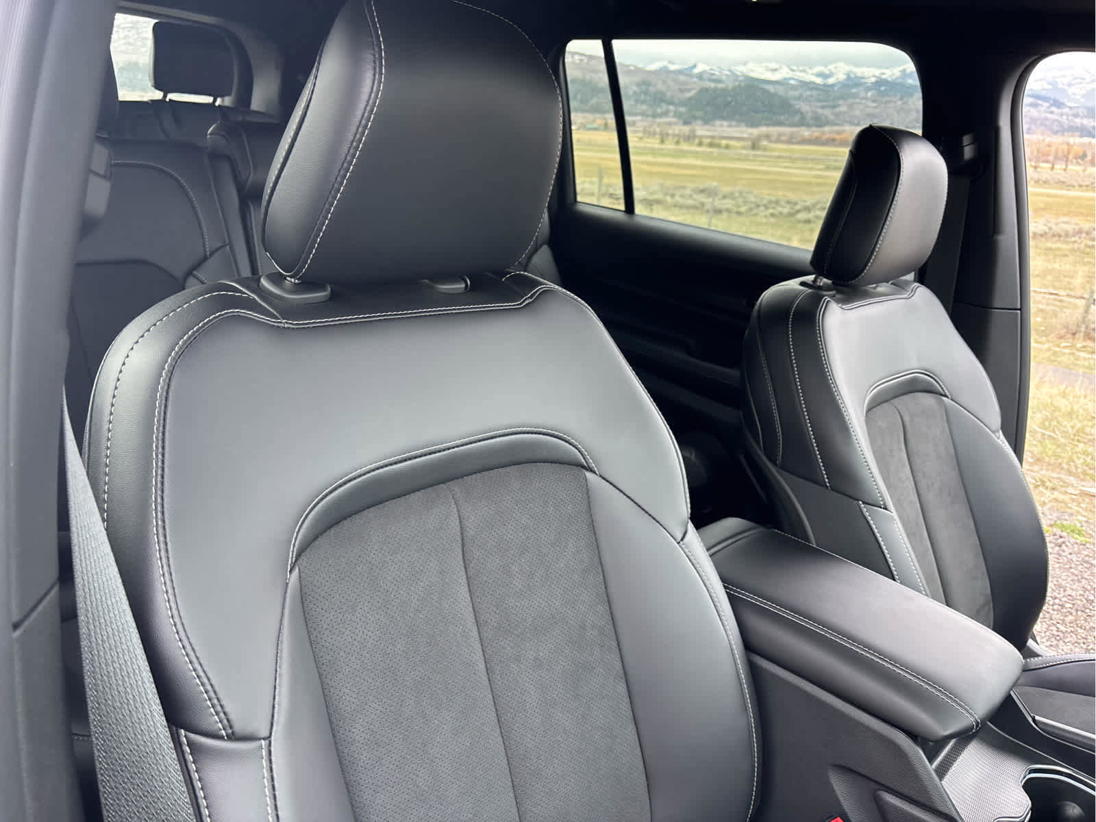 New 2025 Jeep Grand Cherokee L Altitude image 48