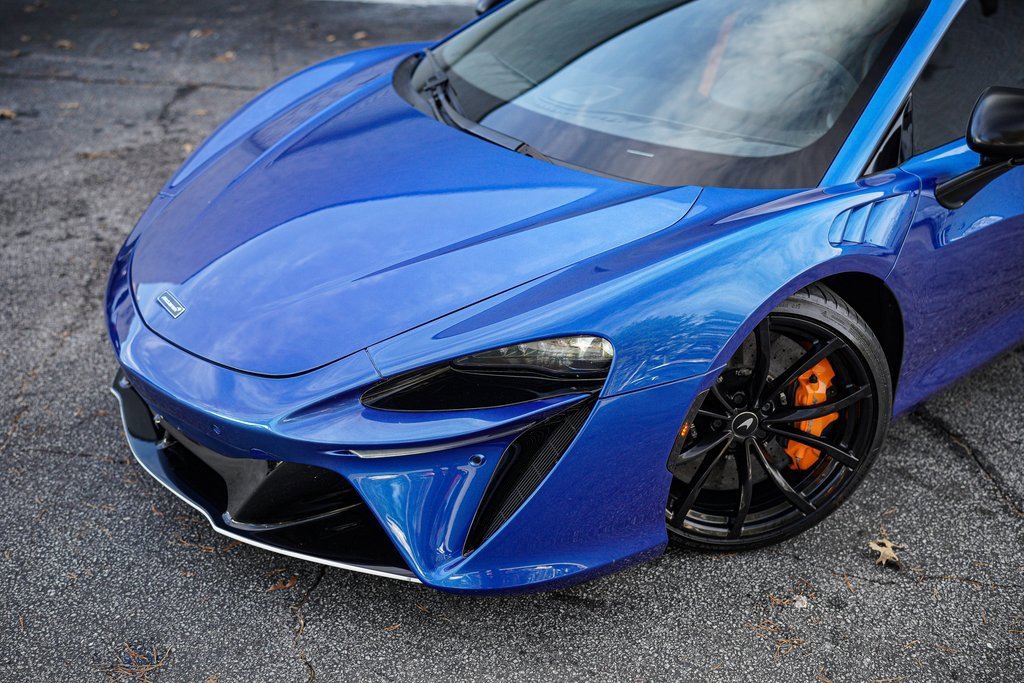 Used 2023 McLaren Artura image 3