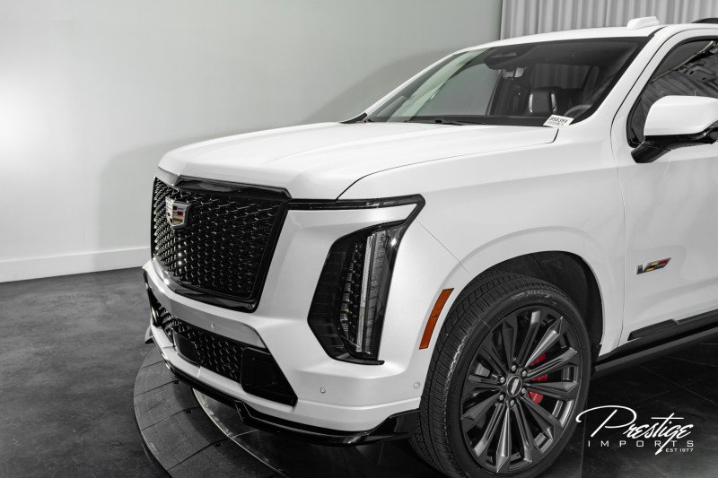 Used 2025 Cadillac Escalade ESV V image 6