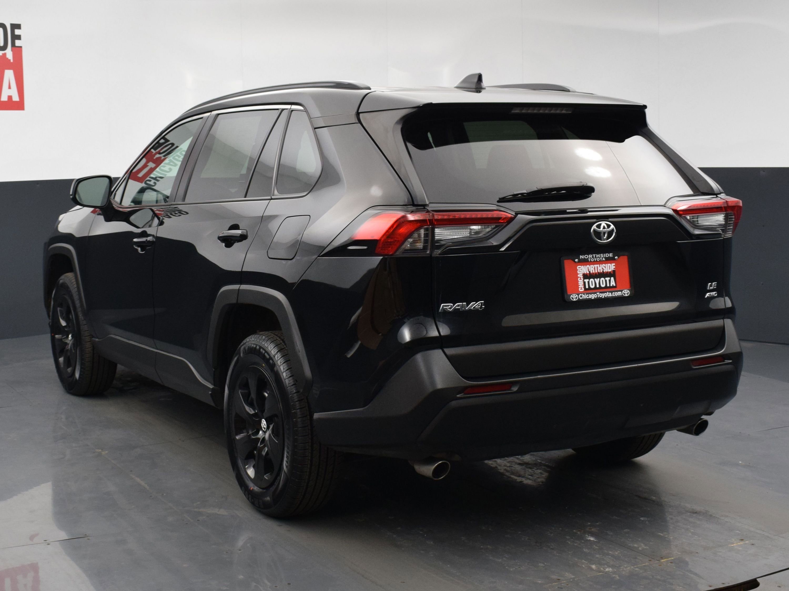 Used 2021 Toyota RAV4 LE AWD/4WD image 3