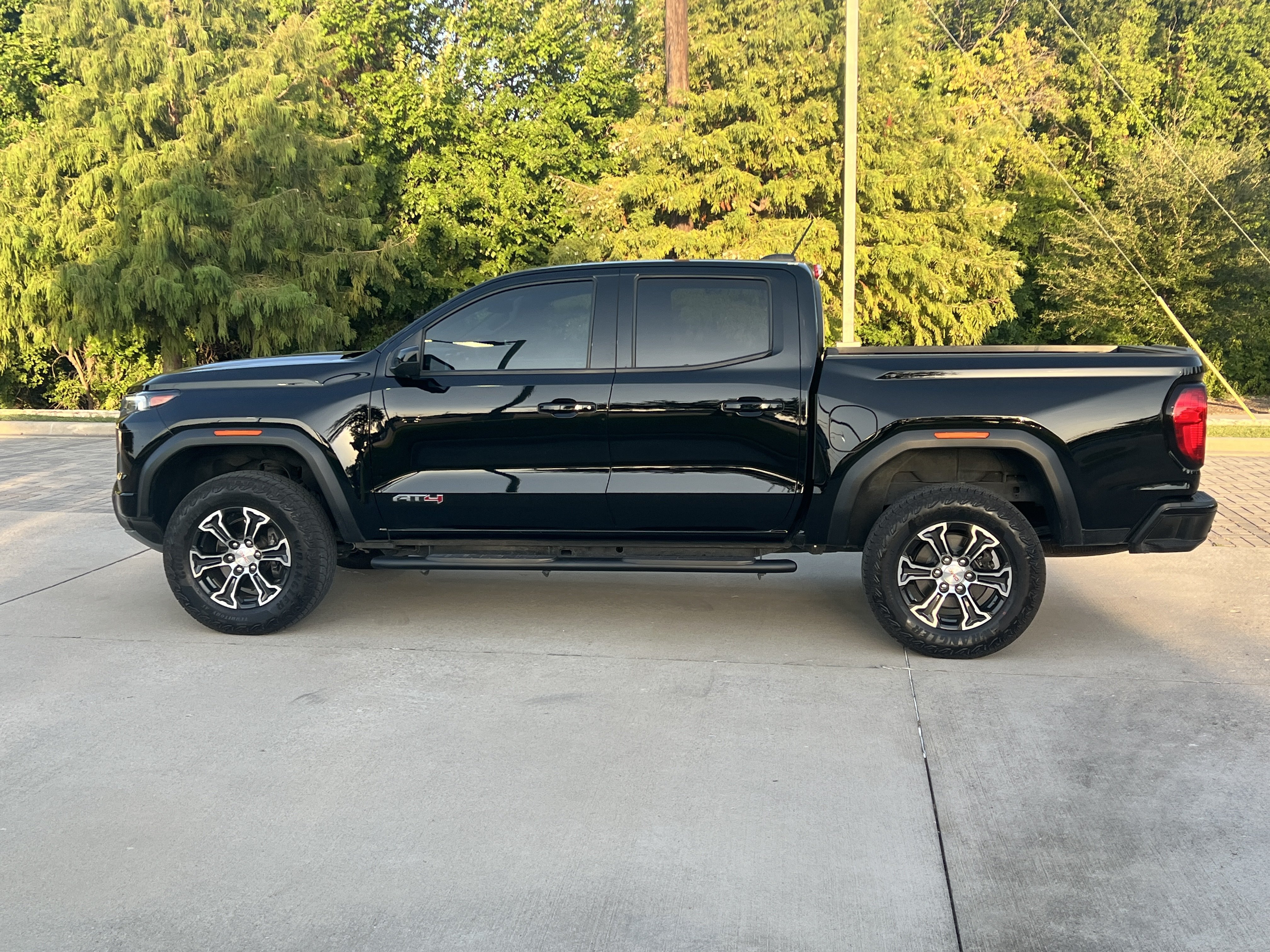 Used 2024 GMC Canyon AT4 w/ Technology Package AWD/4WD image 6