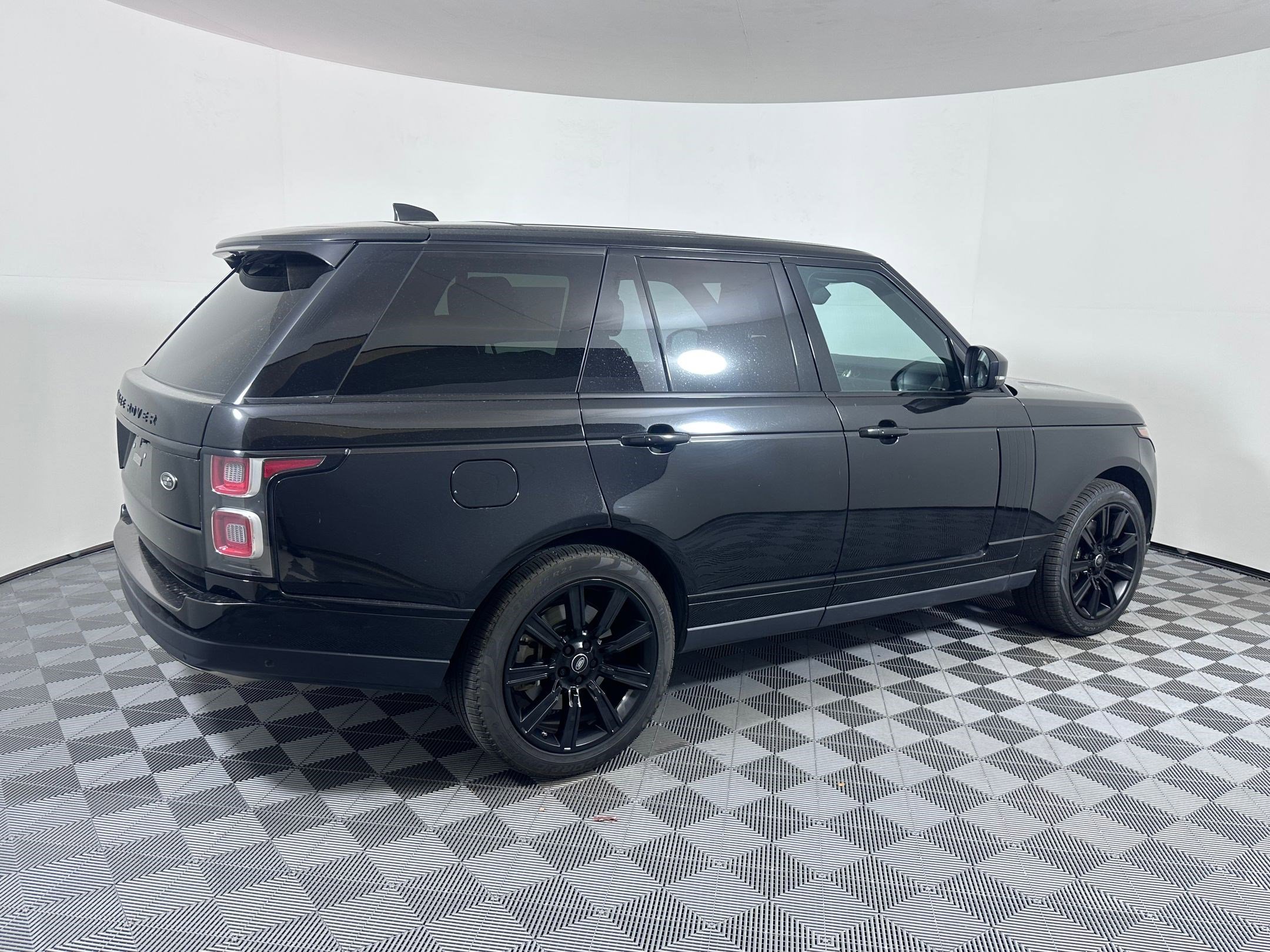 Used 2020 Land Rover Range Rover HSE image 21