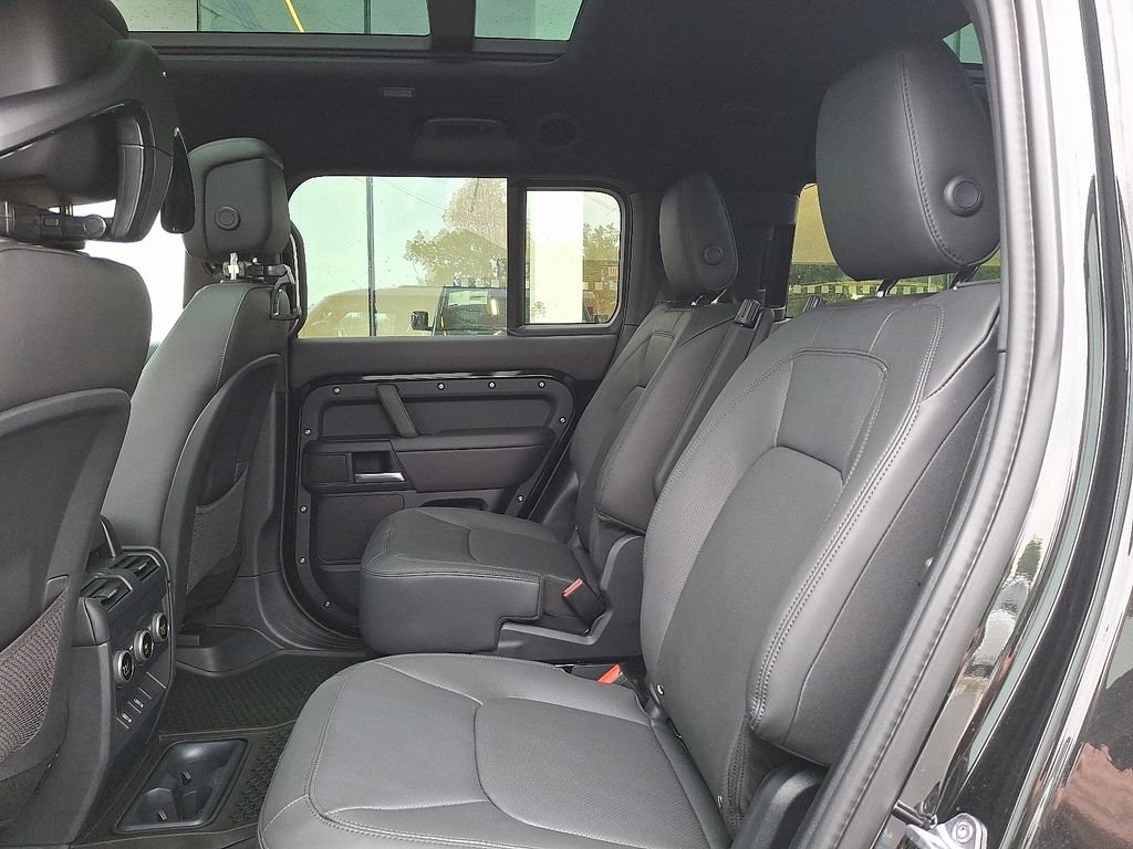 New 2026 Land Rover Defender 130 X-Dynamic SE AWD/4WD image 5