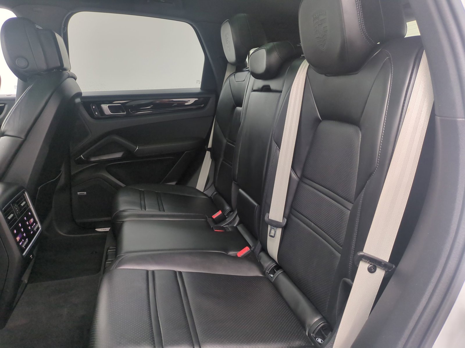 Certified 2022 Porsche Cayenne Platinum Edition AWD/4WD image 21