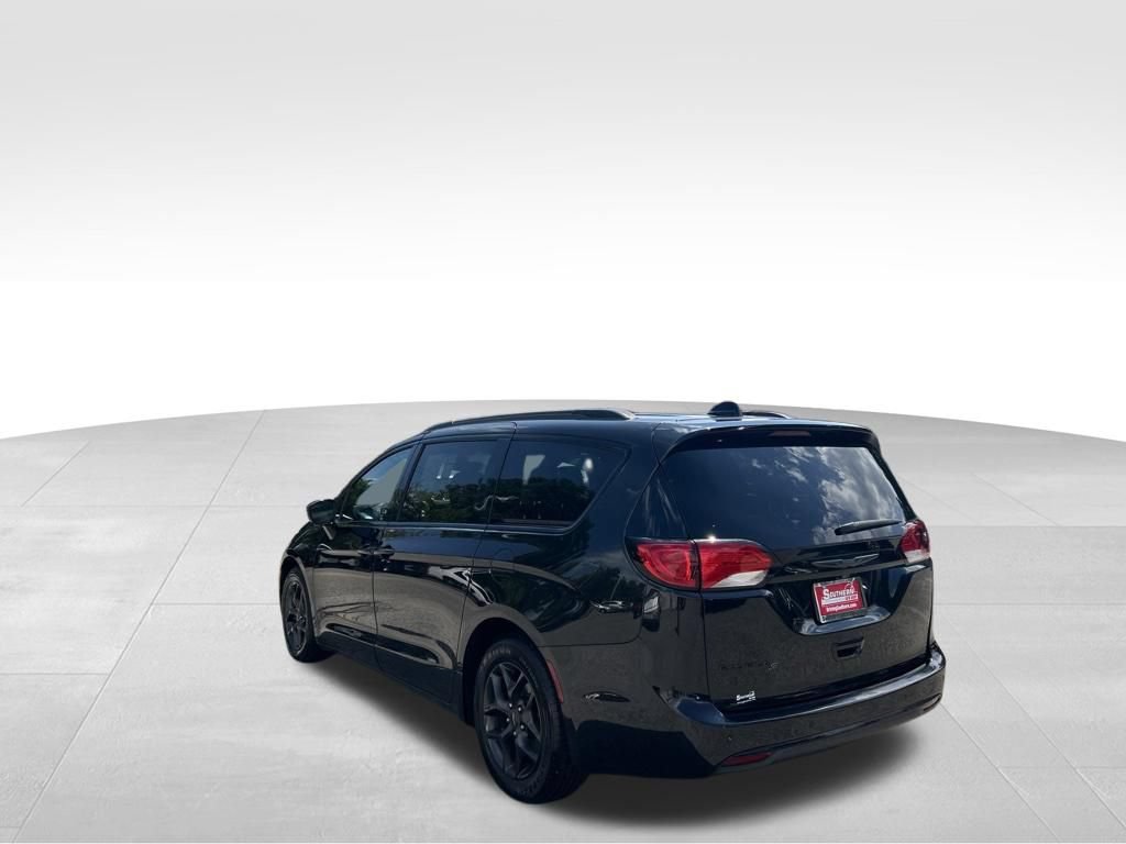 Used 2018 Chrysler Pacifica Touring-L Plus w/ S Appearance Package FWD image 3