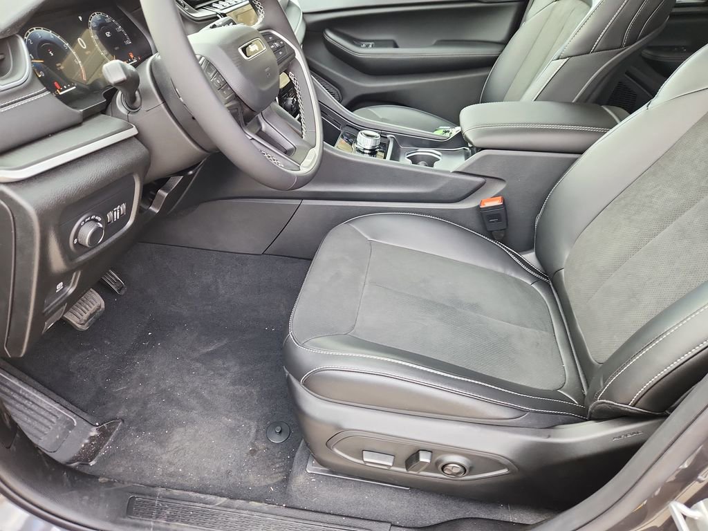 New 2025 Jeep Grand Cherokee L Altitude image 7