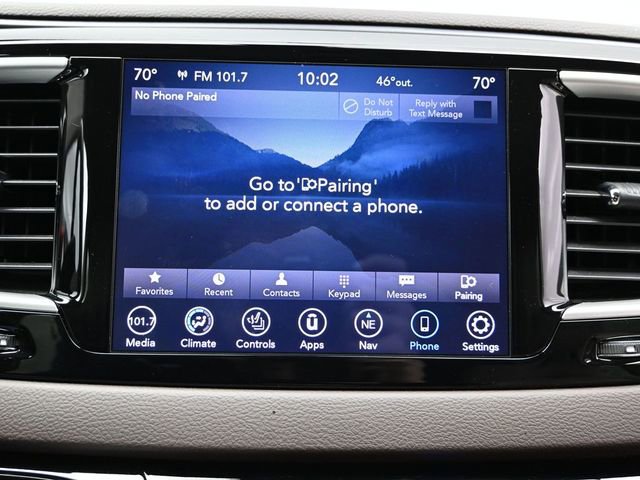 Used 2020 Chrysler Pacifica Touring-L w/ Tire & Wheel Group image 39