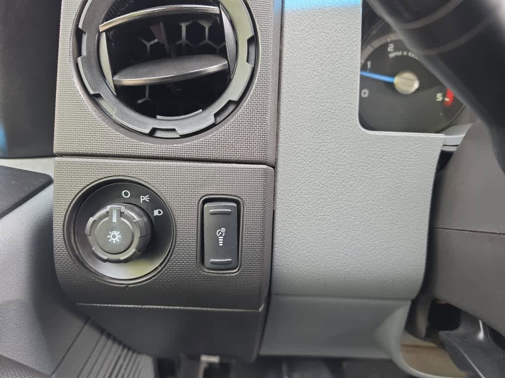 Used 2016 Ford F550 2WD Crew Cab Super Duty image 20