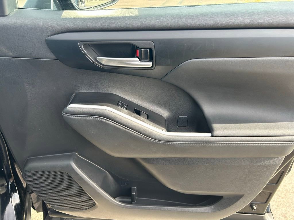 Used 2025 Toyota Highlander XSE image 30