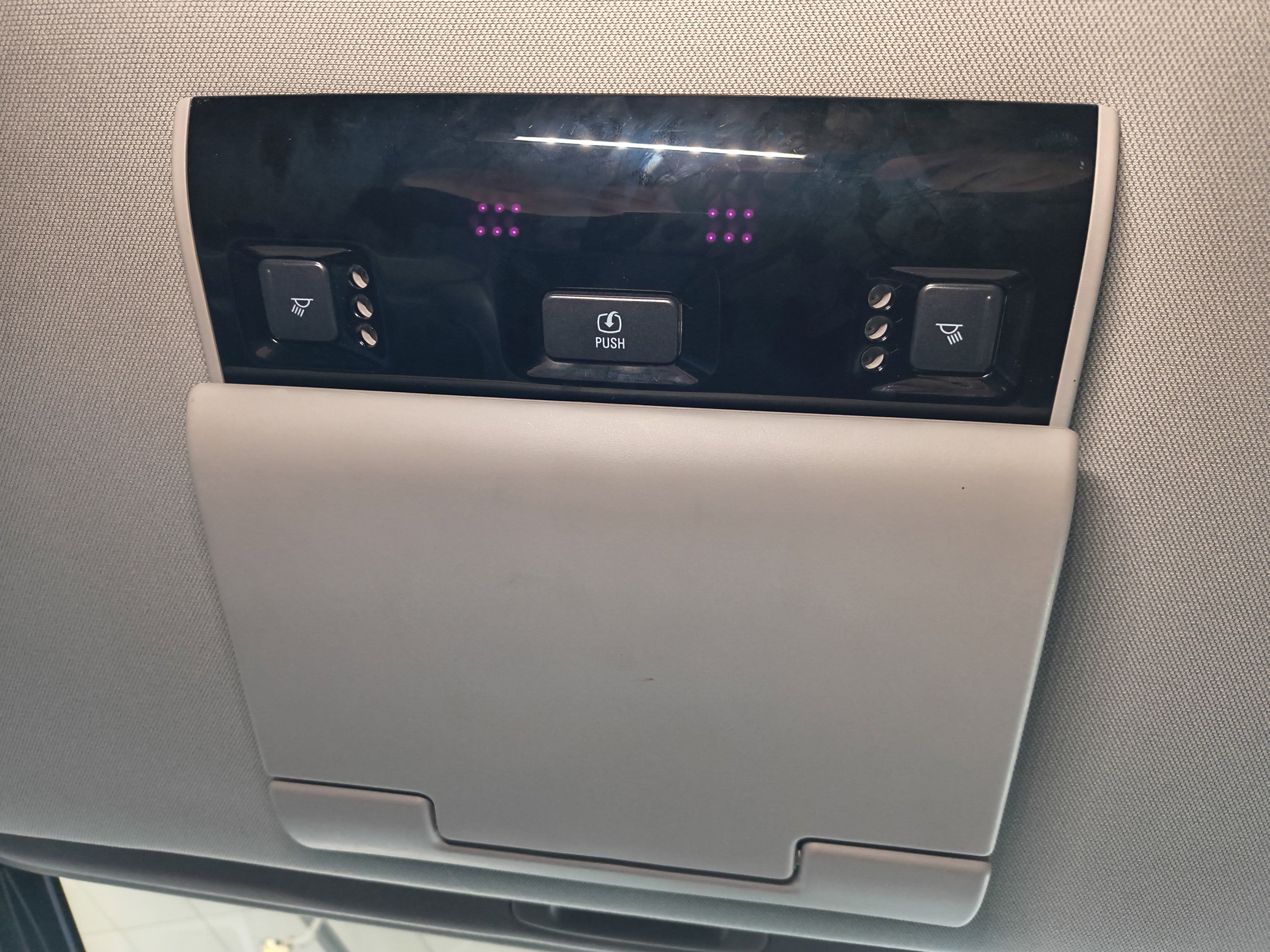 Used 2018 Chevrolet Tahoe Premier image 17