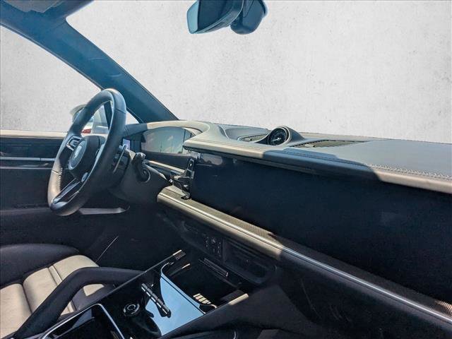 Used 2025 Porsche Cayenne Turbo image 19