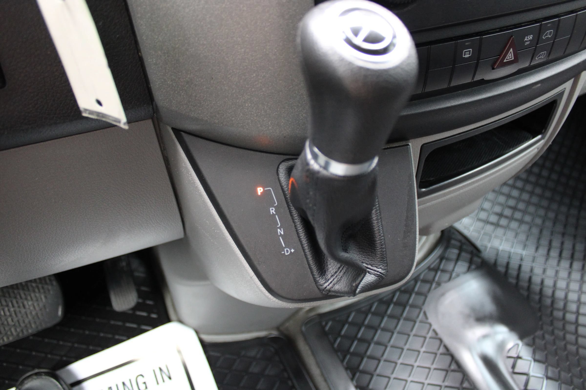 Used 2016 Mercedes-Benz Sprinter 2500 image 13