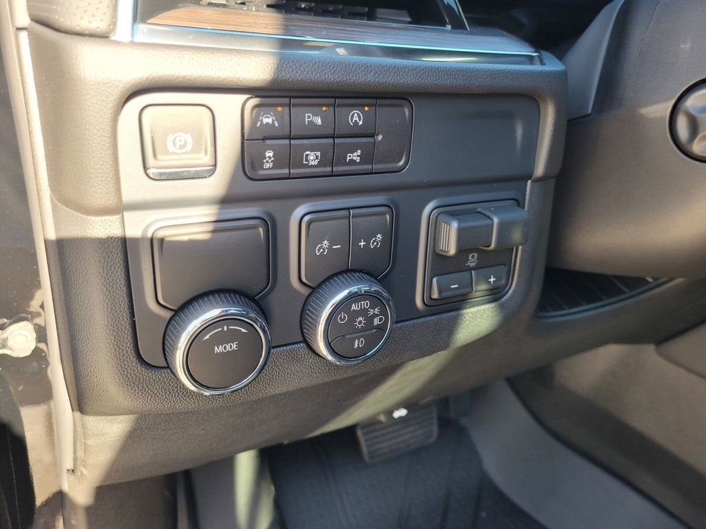 New 2026 Chevrolet Suburban Premier w/ Sun And Tow Package image 31