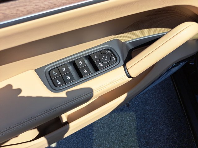 New 2025 Porsche Cayenne GTS image 27
