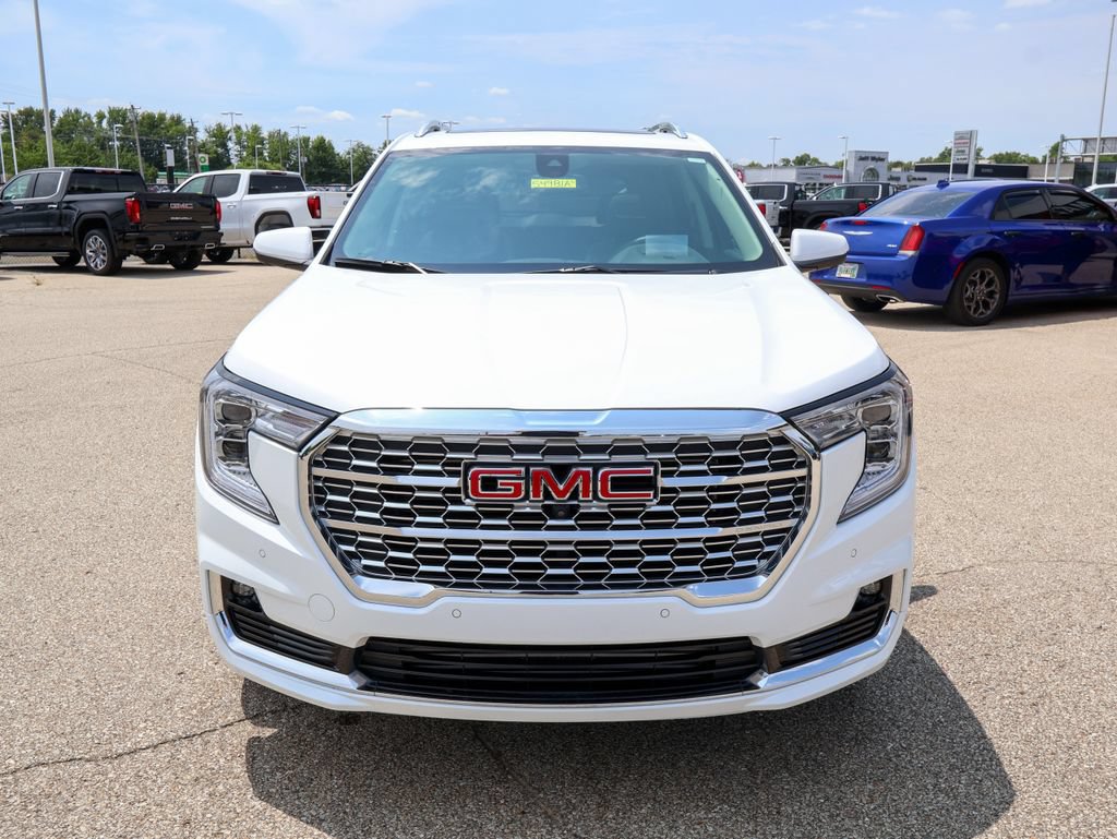 Used 2024 GMC Terrain Denali w/ Denali Premium Package AWD/4WD image 27