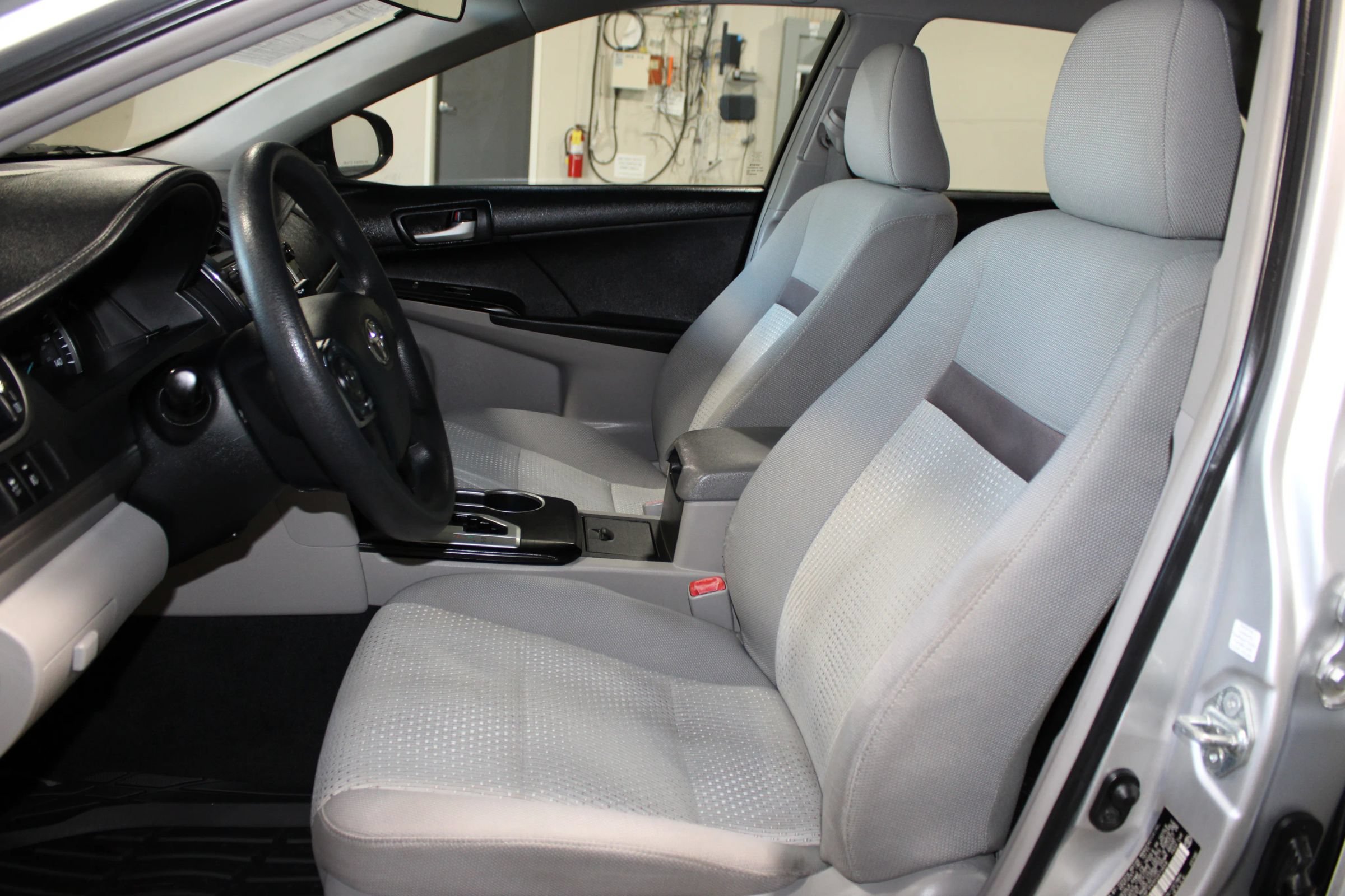 Used 2012 Toyota Camry LE FWD image 18