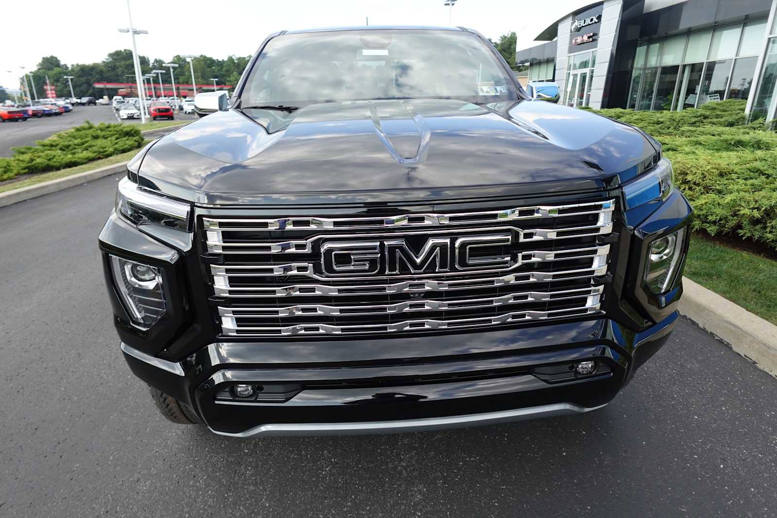 New 2026 GMC Canyon Denali w/ LPO, Denali Black Edition image 9