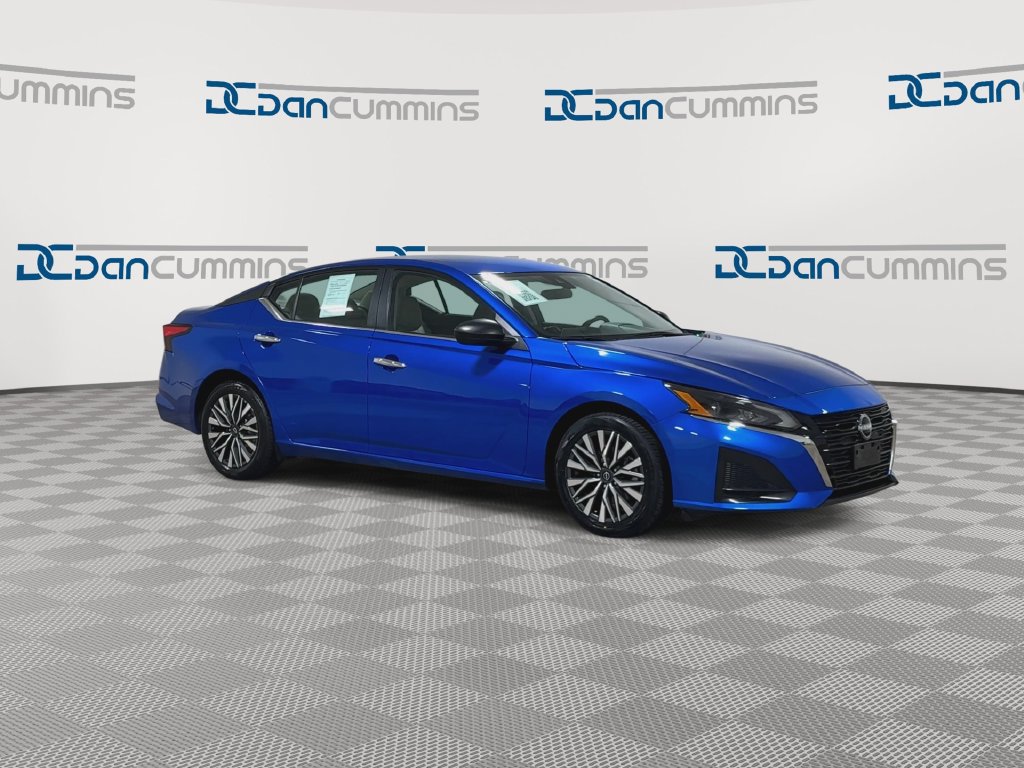 Used 2025 Nissan Altima 2.5 SV FWD image 3