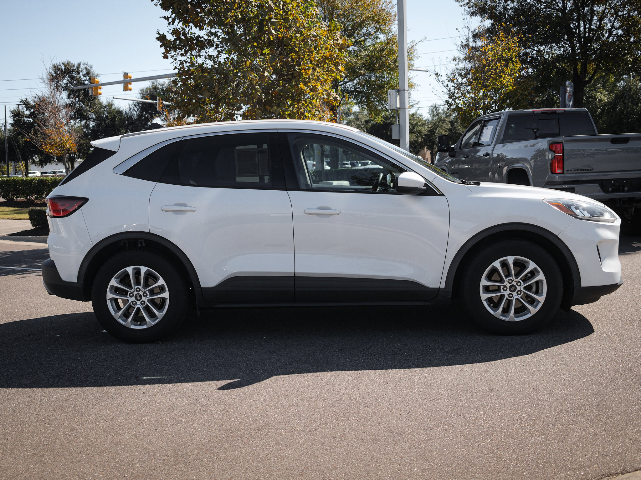 Used 2020 Ford Escape SE image 11