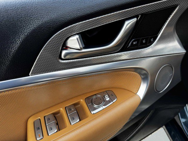 Used 2022 Genesis G70 2.0T w/ Prestige Package image 18