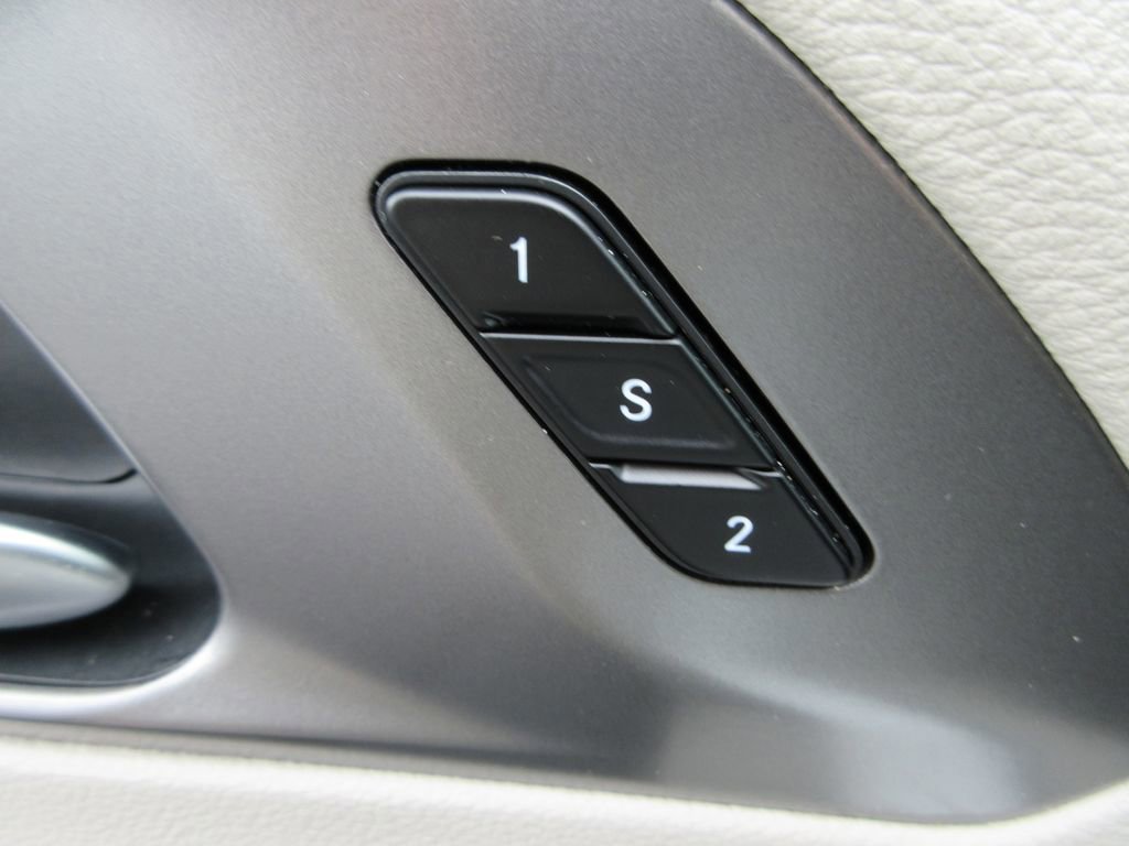 Used 2023 Chrysler Pacifica Touring-L image 22