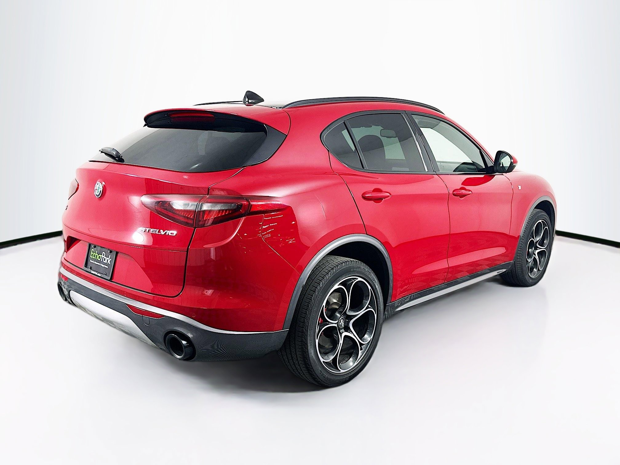 Used 2023 Alfa Romeo Stelvio Ti image 9