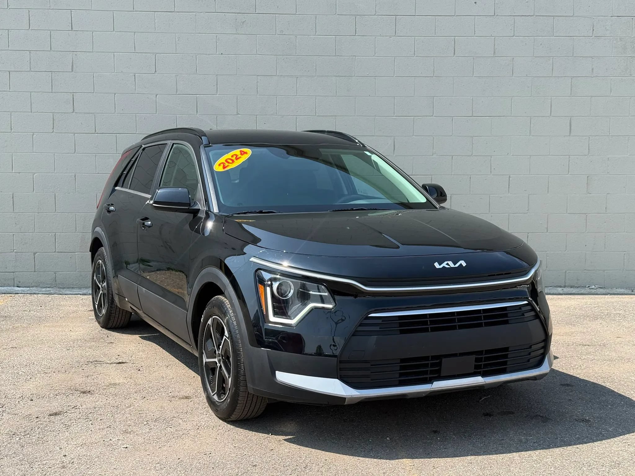 Used 2024 Kia Niro EX FWD image 11