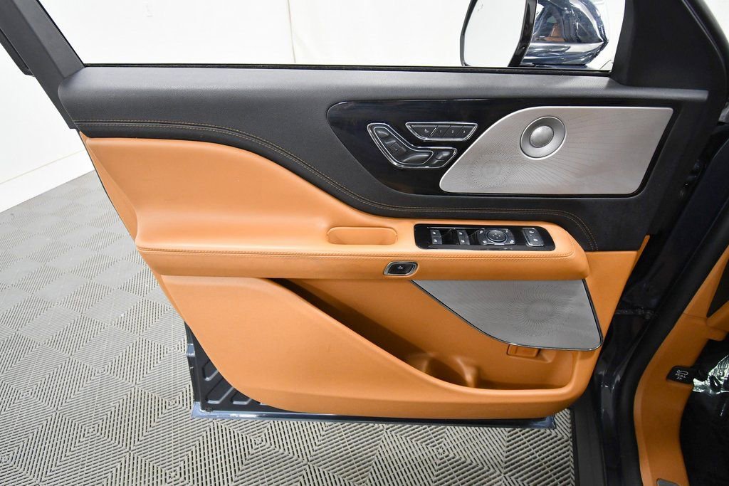 Used 2022 Lincoln Aviator Black Label w/ Dynamic Handling Package image 13