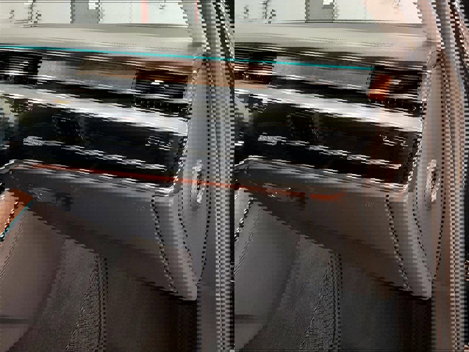 Used 2021 Audi A8 L 3.0T w/ Executive Plus Package image 17