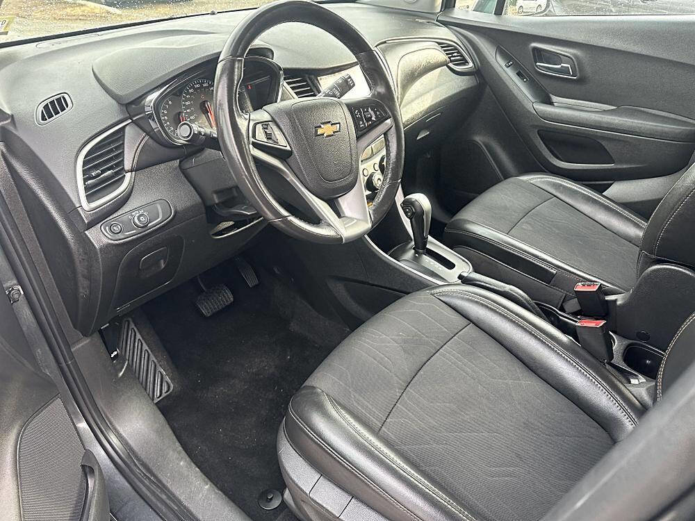 Used 2020 Chevrolet Trax LT w/ LT Convenience Package AWD/4WD image 9